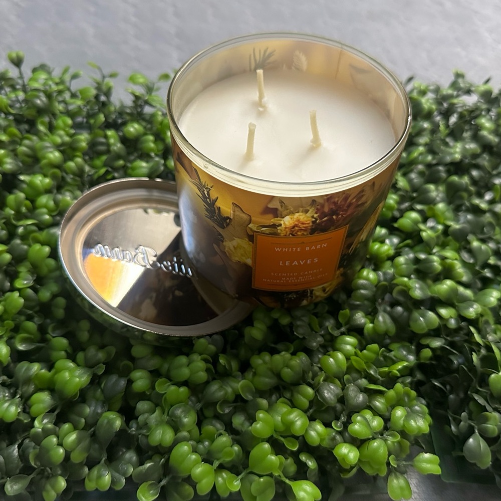 3 wick White Barn Candle-Leaves🍂